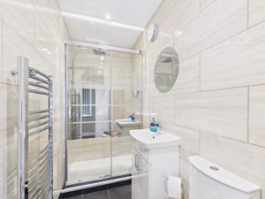 En-suite- click for photo gallery